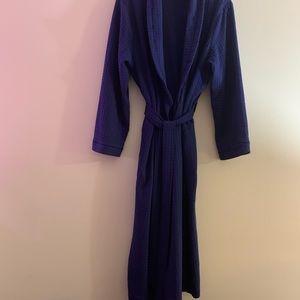 CROFT & BARROW NAVY SOFT WAFFLE KNIT BATHROBE WITH SHAWL COLLAR.  TAG FREE.